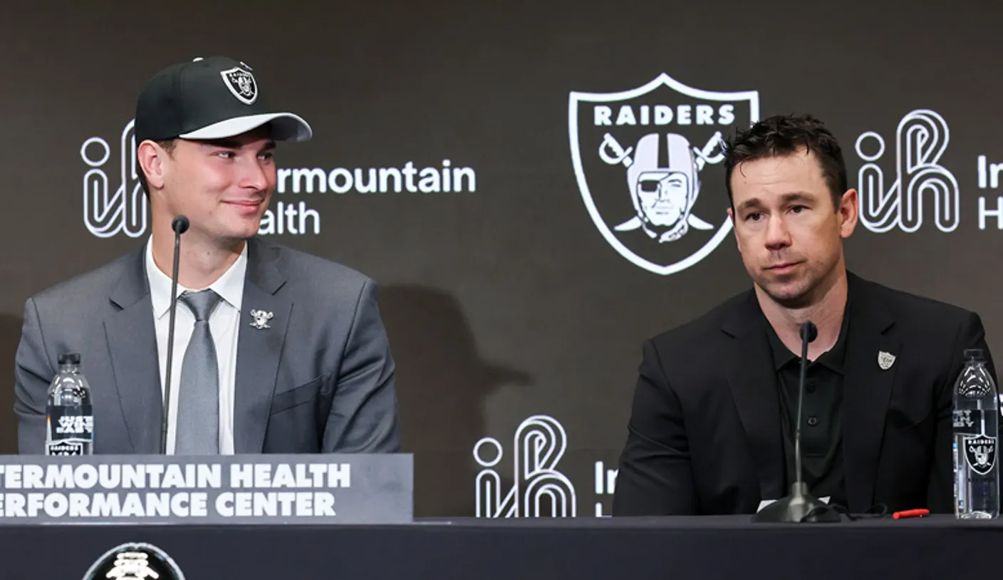 Raiders QB Fernando Mendoza revela características importantes entre Klint Kubiak e Curt Cignetti